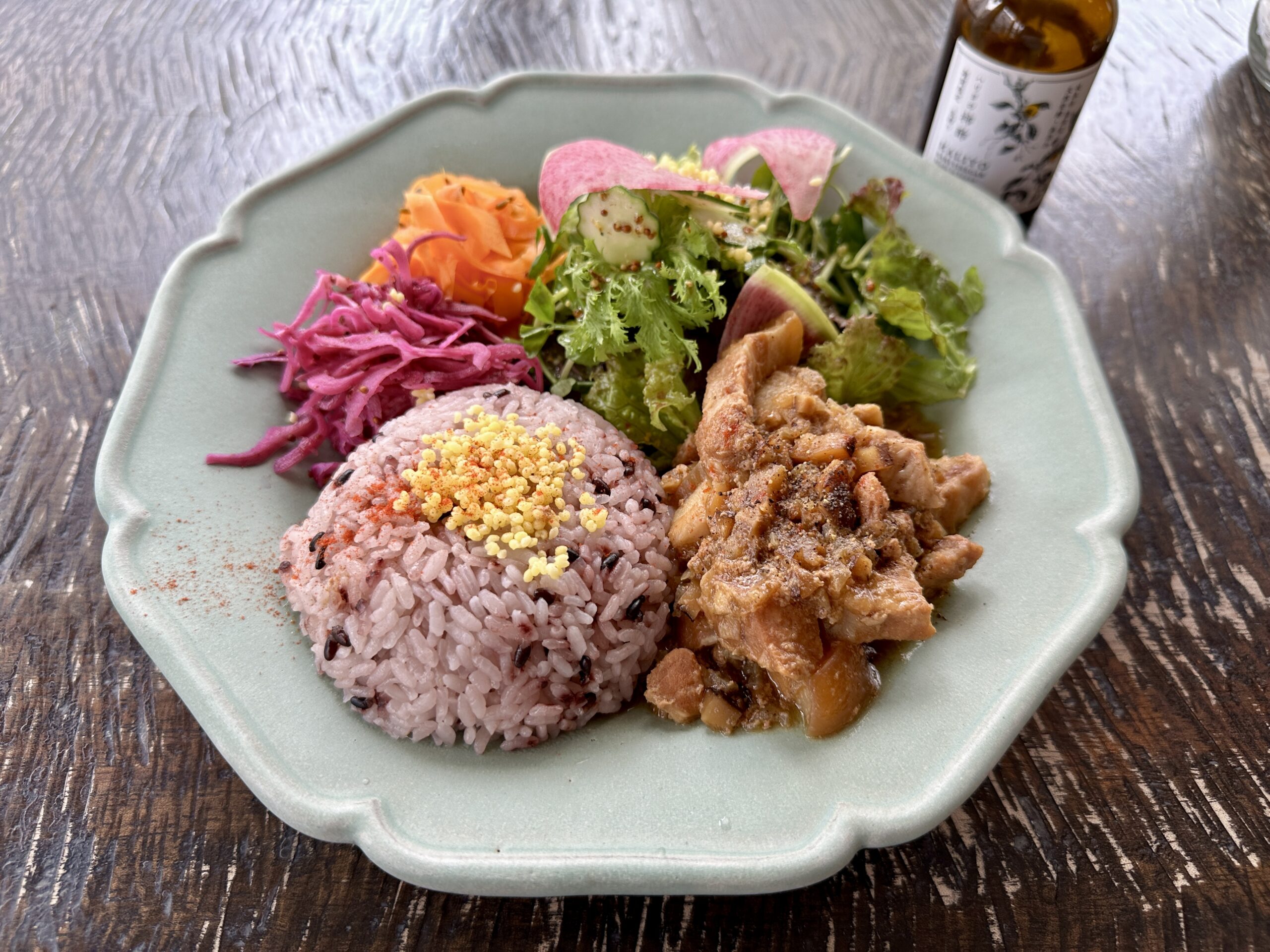 コマグラカフェ魯肉飯