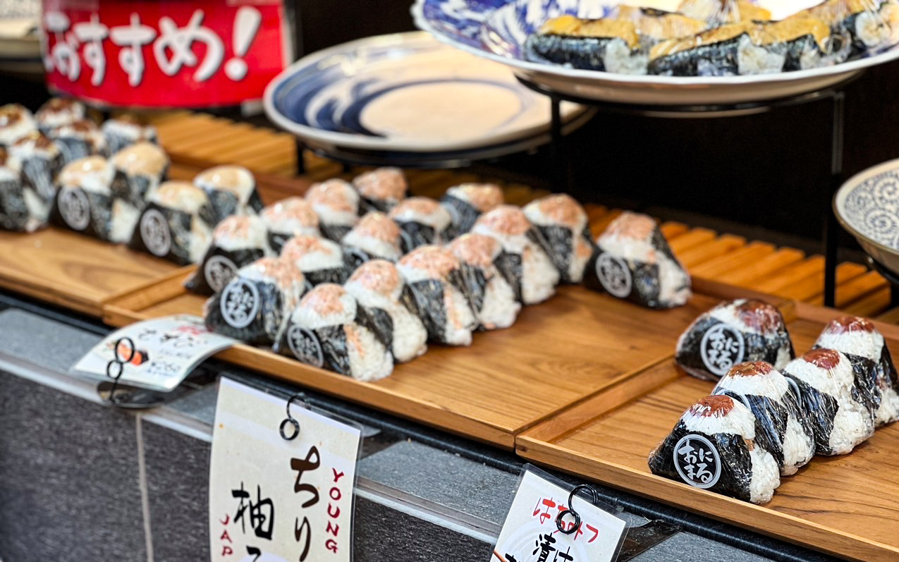 吉祥寺に｢ごちそう焼むすび おにまる｣というおむすび専門店が新オープン！ 自家製玉子焼き×贅沢おかずの新感覚ごちそう焼きむすび | むーなび