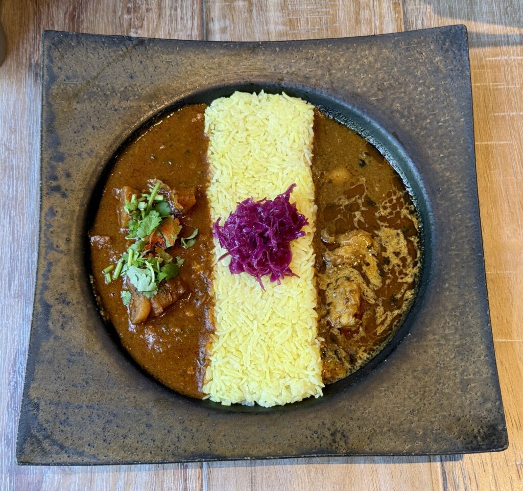 ピワンのチキンカレー×カリフラワーとジャガイモのトマトカレー(1,380円)