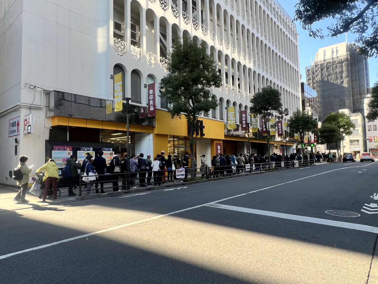 【本日開催】「ムーバス」運行30周年記念イベント 開始前から長蛇の列