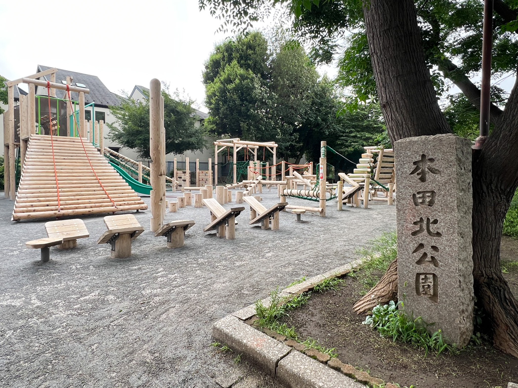 吉祥寺東町「本田北公園」がリニューアル! アスレチック性の高い木製複合遊具が勢揃い