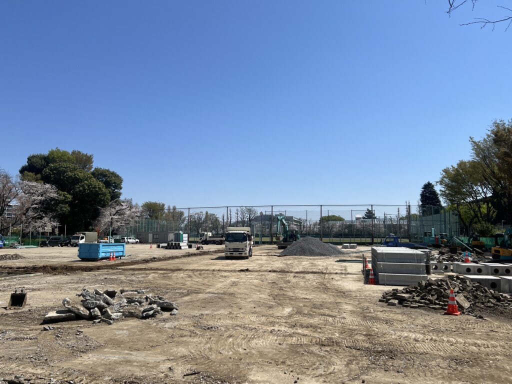 テニスコート工事中