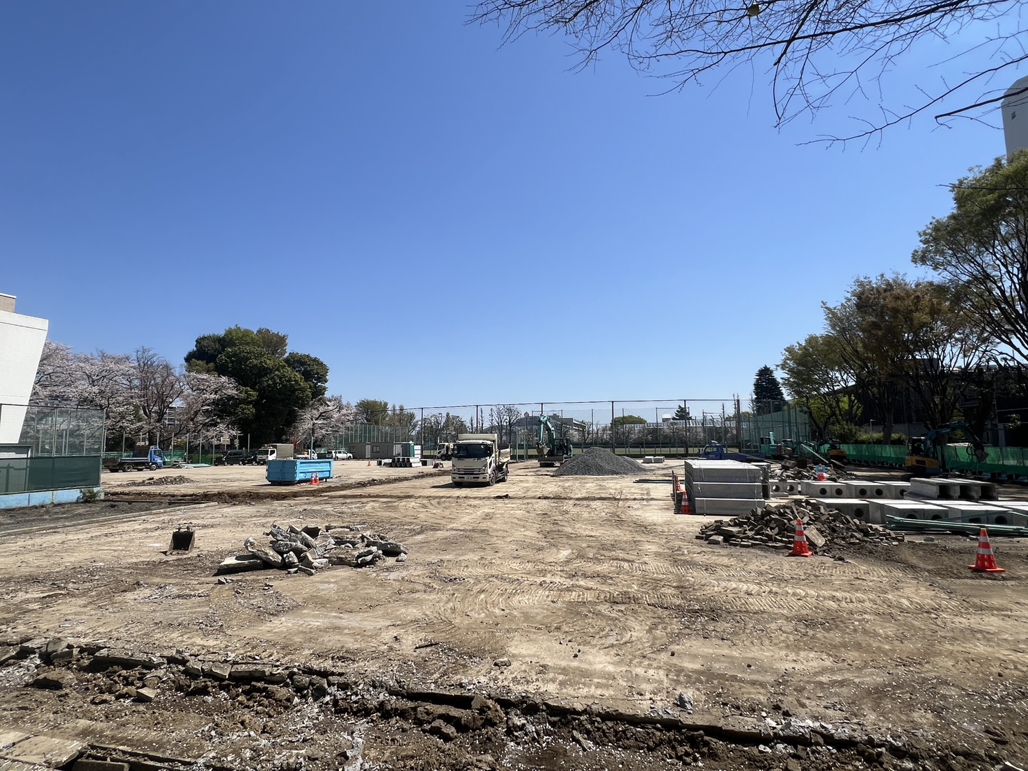 テニスコート工事中