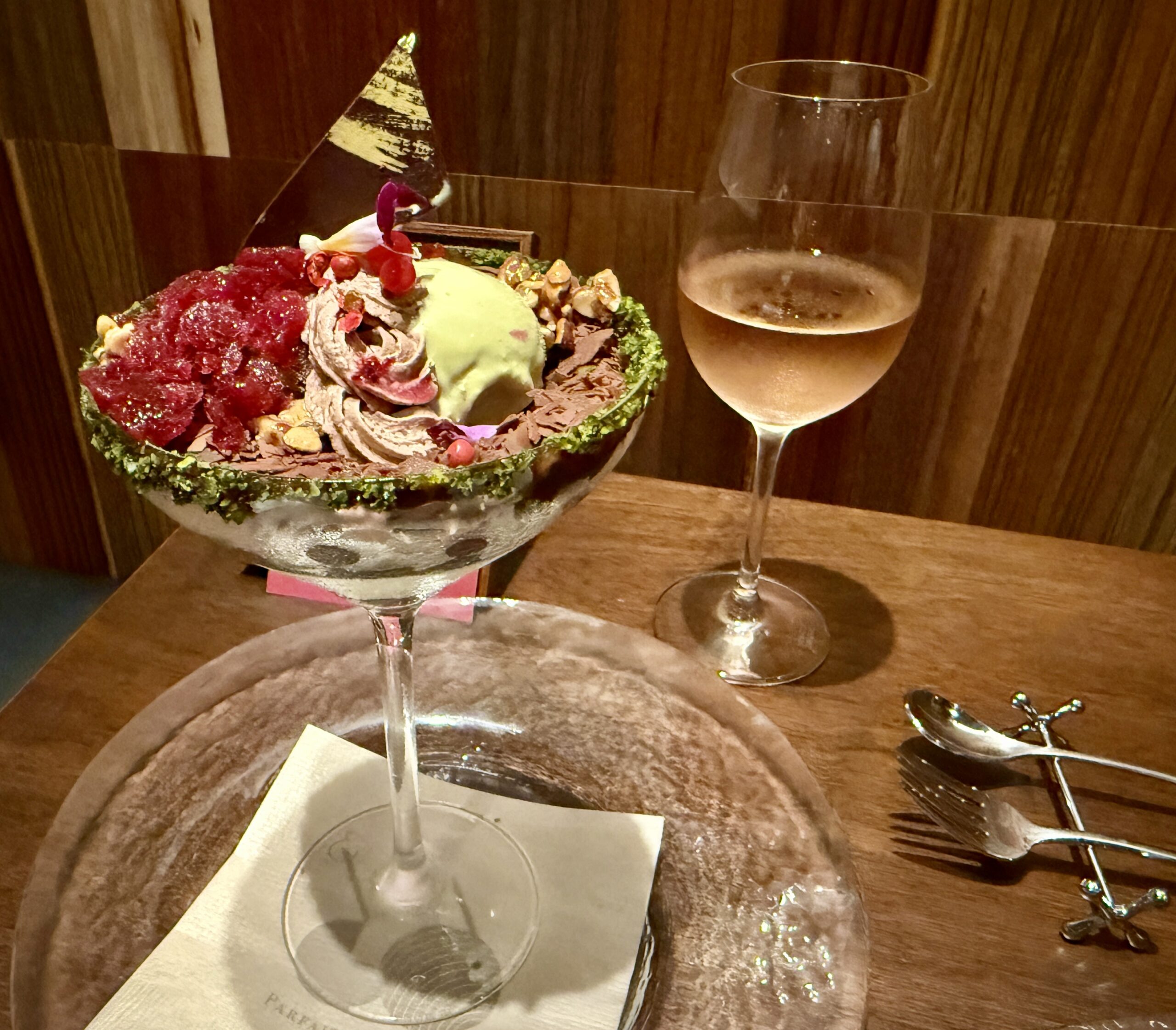 吉祥寺「夜パフェBAR&VIGO」|大人の夜パフェを楽しめるパフェ専門店がオープン!一番人気のパフェとペアリングワインをご紹介